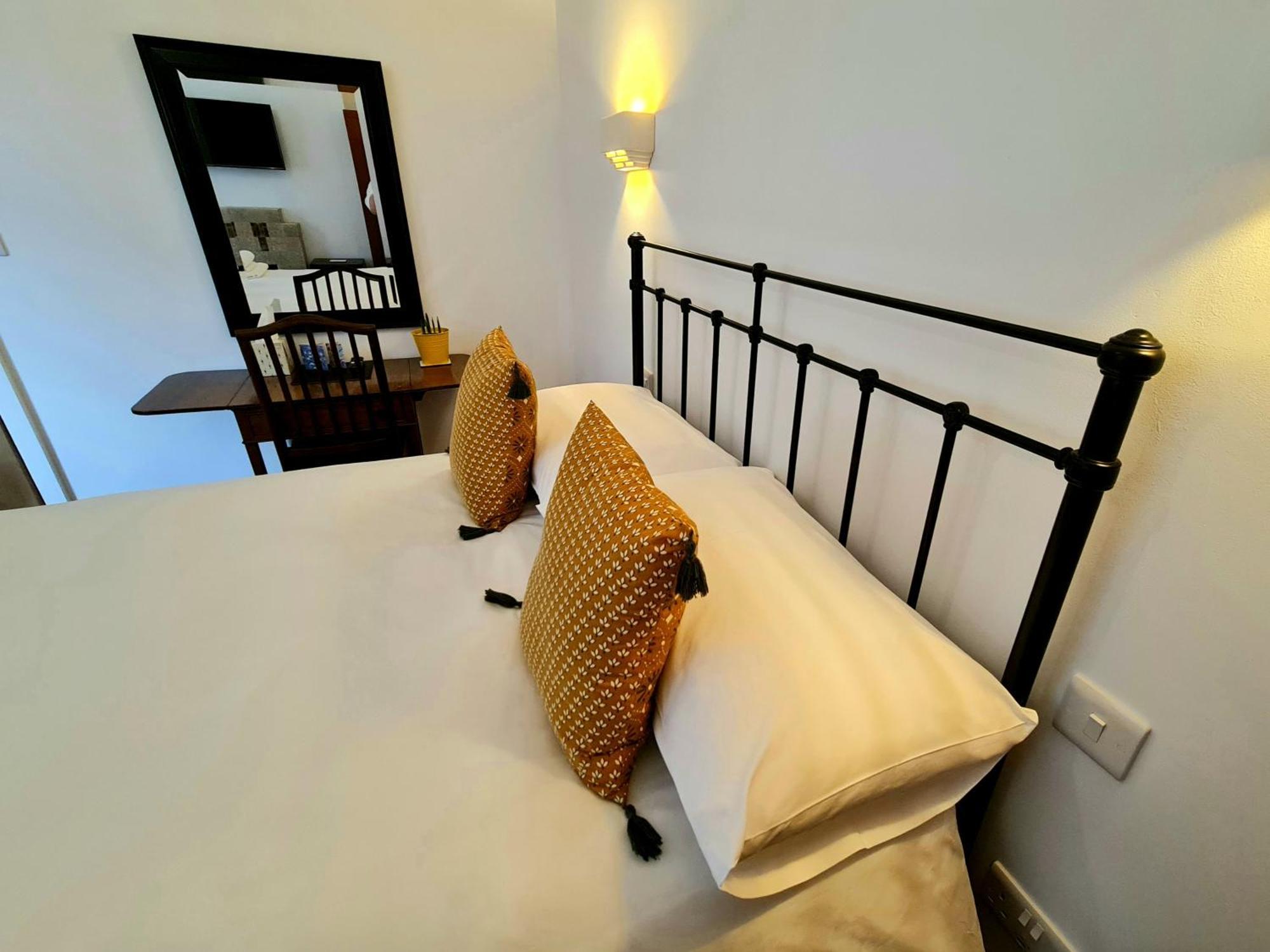 Newberry Wood Guesthouse 伊尔弗勒科姆 外观 照片