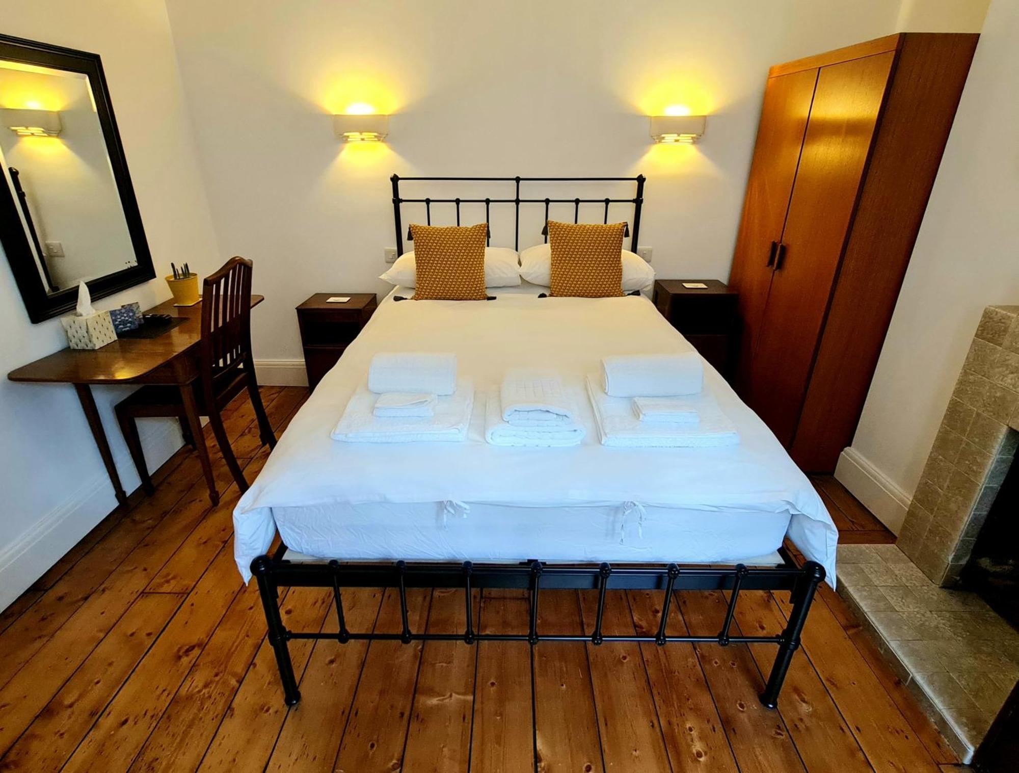 Newberry Wood Guesthouse 伊尔弗勒科姆 外观 照片