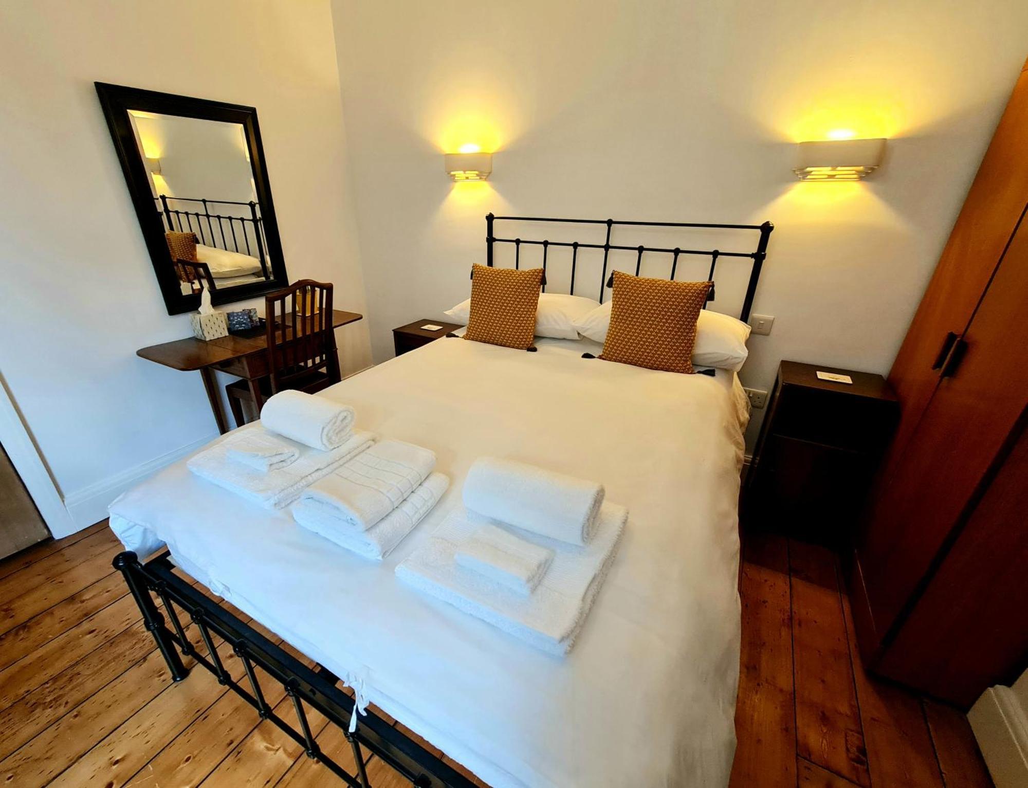 Newberry Wood Guesthouse 伊尔弗勒科姆 外观 照片
